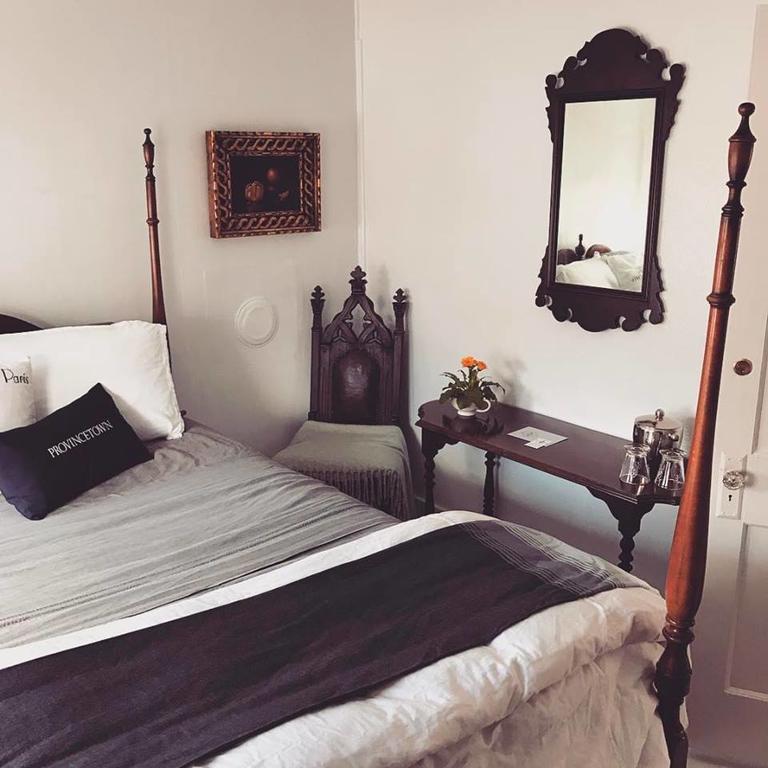 The Gaslamp Bed And Breakfast Provincetown Exterior photo